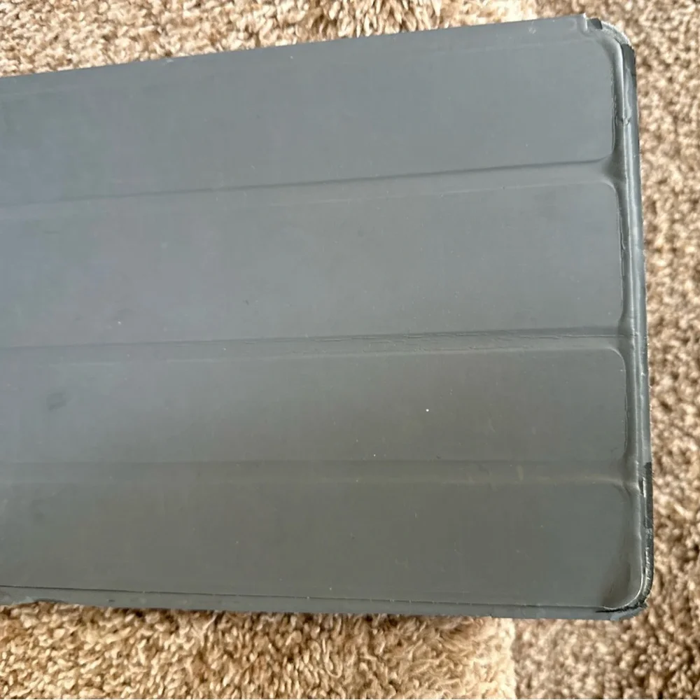 Apple IPAD 4th Generation Tablet with Gray Cover